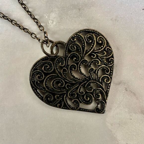 Bronze tone heart pendant necklace - Picture 4 of 7
